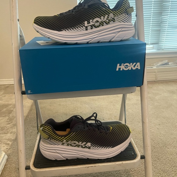 HOKA Clifton 9 Black and White Running Shoes - Picture 1 of 4